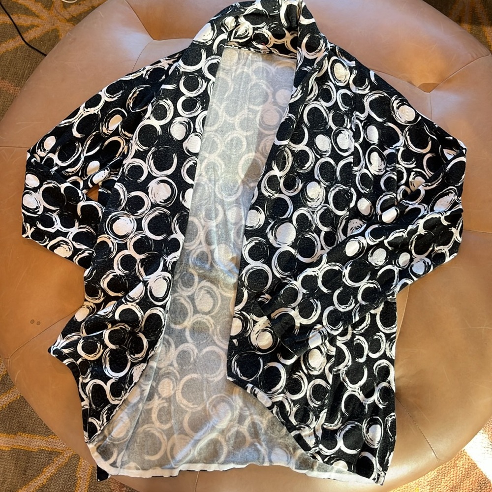 Circle Pattern wrap Sweater - Picture 2 of 4